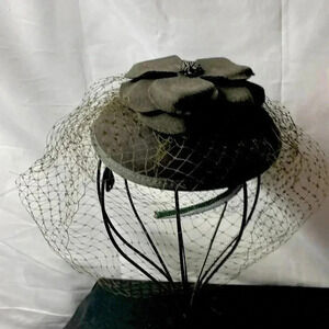 CHEVEUX DESIGN BY CC   WOMENS BLACK HAT WITH HEAD BAND NETTING AND FELT FLOWER